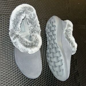 Skechers Women's Gray Fur-Lined Slippers